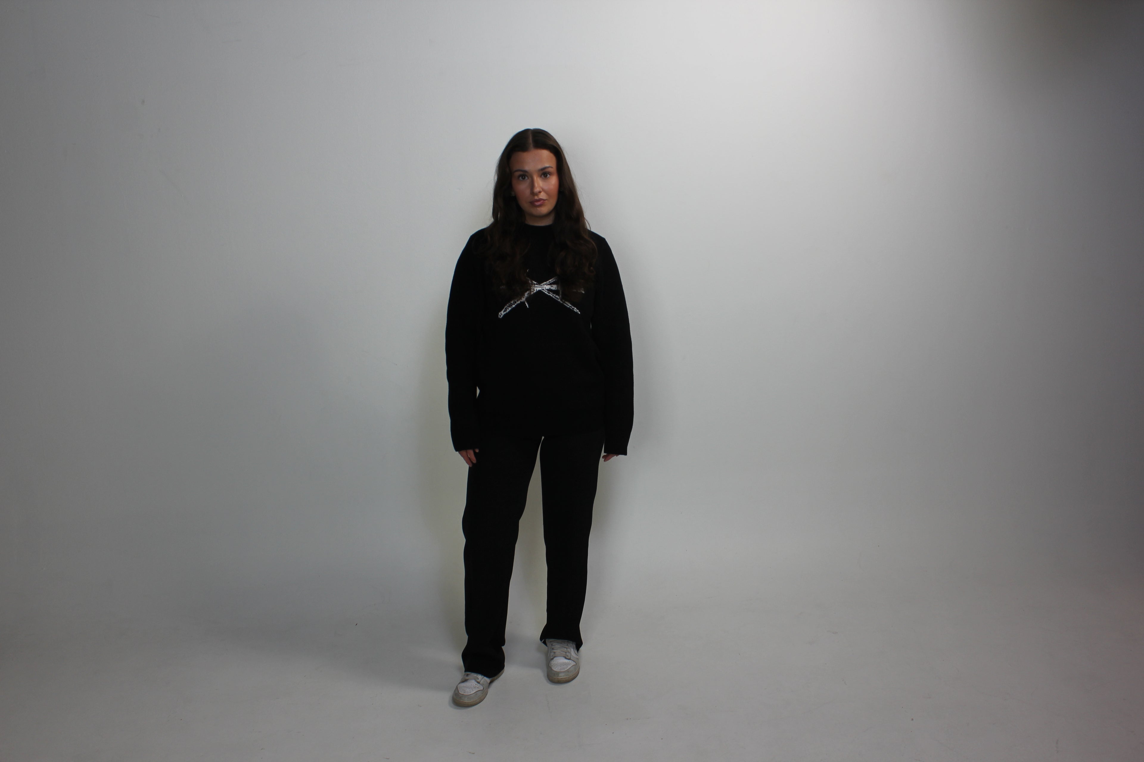BLACK SWEATER